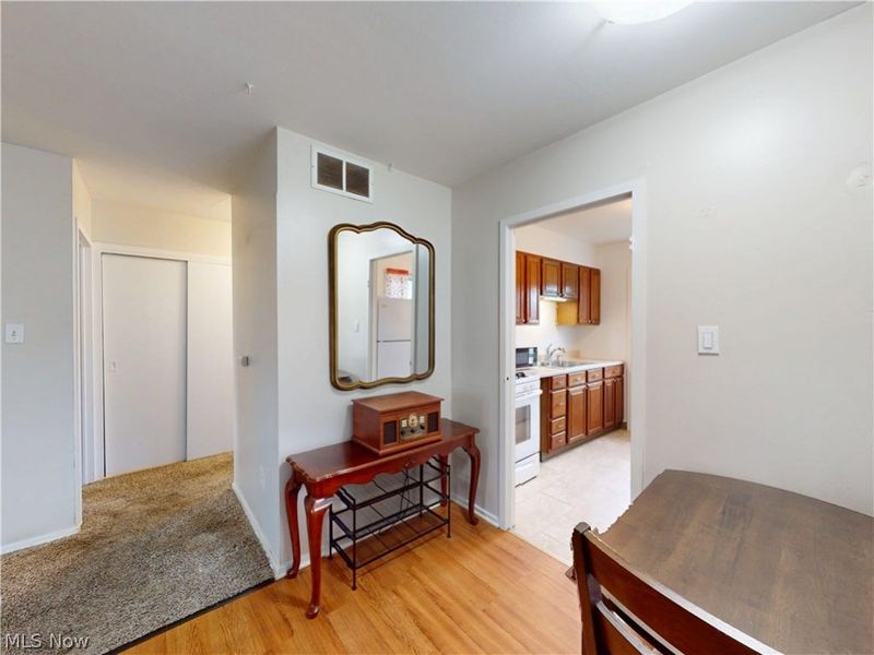 302 Buckner Drive, Unit 207, Euclid, OH 44123 Photo 6