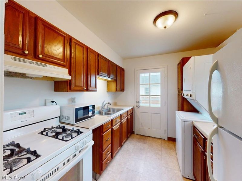302 Buckner Drive, Unit 207, Euclid, OH 44123 Photo 9