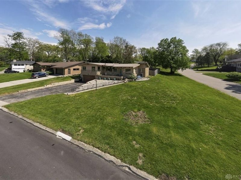 675 S Broadmoor Boulevard, Springfield, OH 45504 Photo 21
