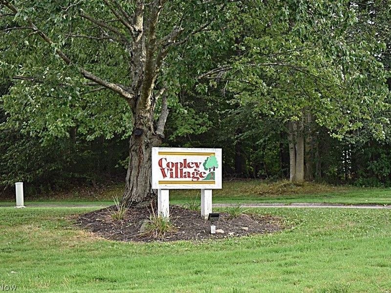 736 Kirkwall Drive, Unit 40 A, Copley, OH 44321 Photo 2