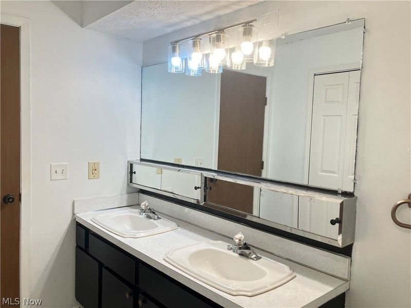 736 Kirkwall Drive, Copley, OH 44321 Photo 24