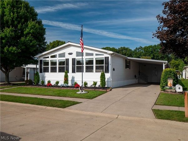 8 Emerald Lane Lane , Olmsted Twp, OH 44138