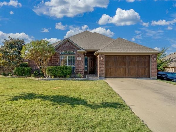 315 Castle Hill Drive, Burleson, TX 76028