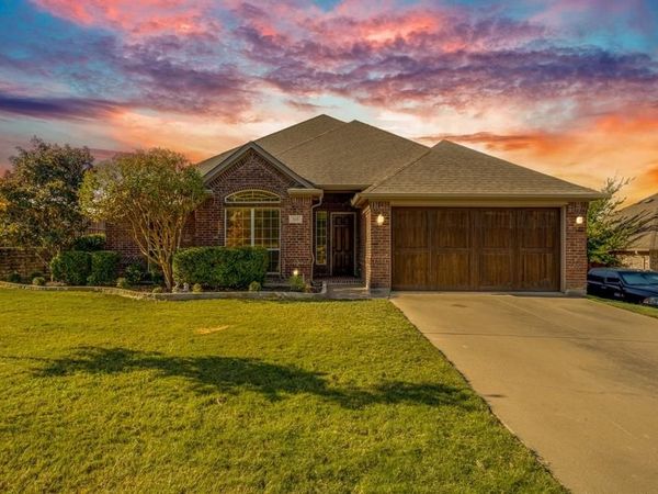 315 Castle Hill Drive, Burleson, TX 76028