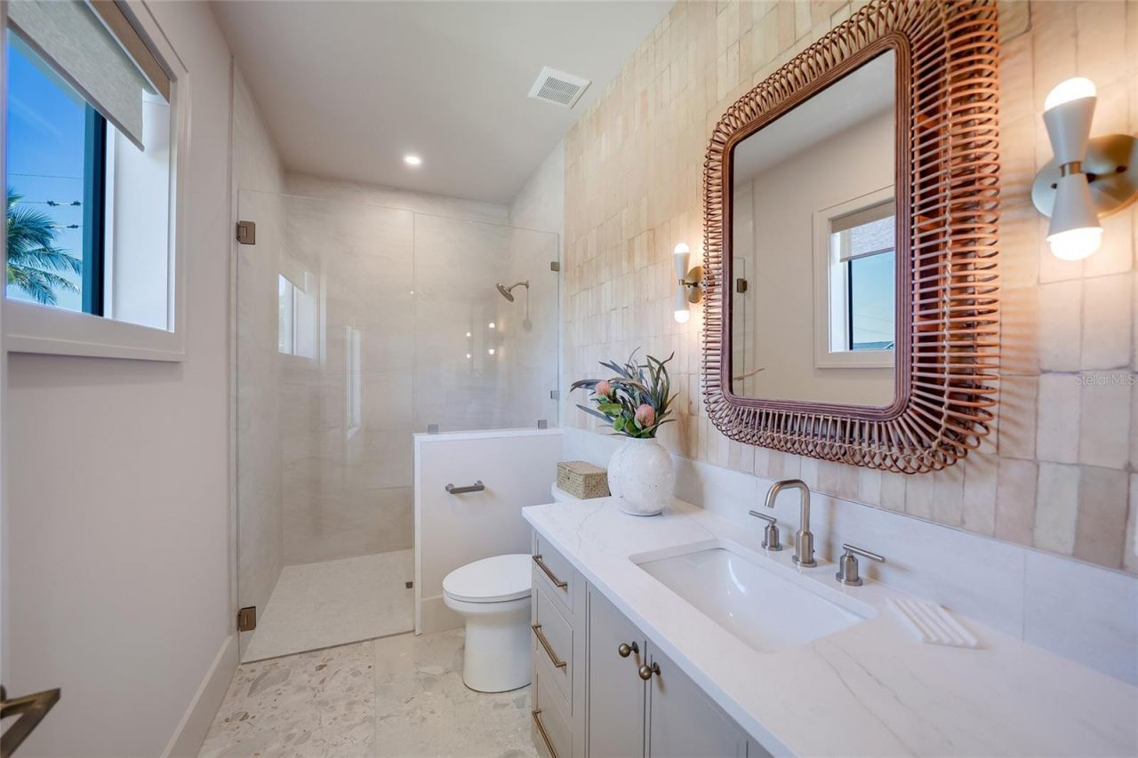 242 Lakeview Drive, Anna Maria, FL 34216 Photo