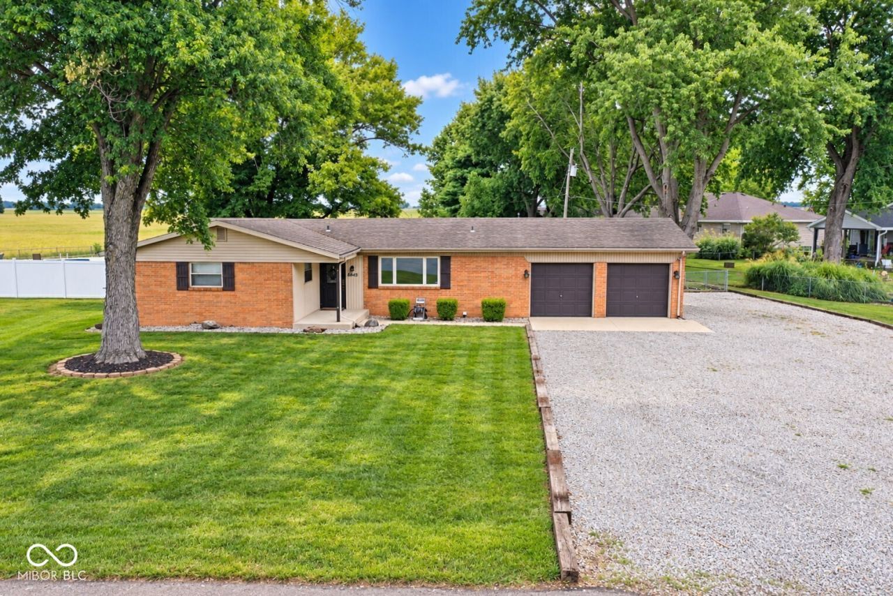 9443 N Keith Drive E, Columbus, IN 47203 Main Photo