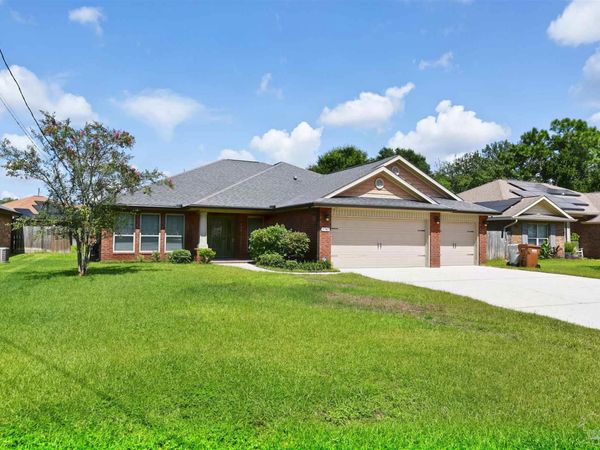8342 Randall Dr, Navarre, FL 32566