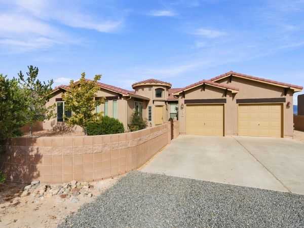 708 3rd Street NE, Rio Rancho, NM 87124