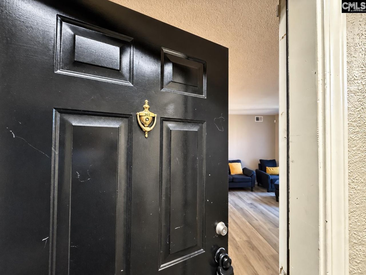 307 Menlo Drive Photo 4