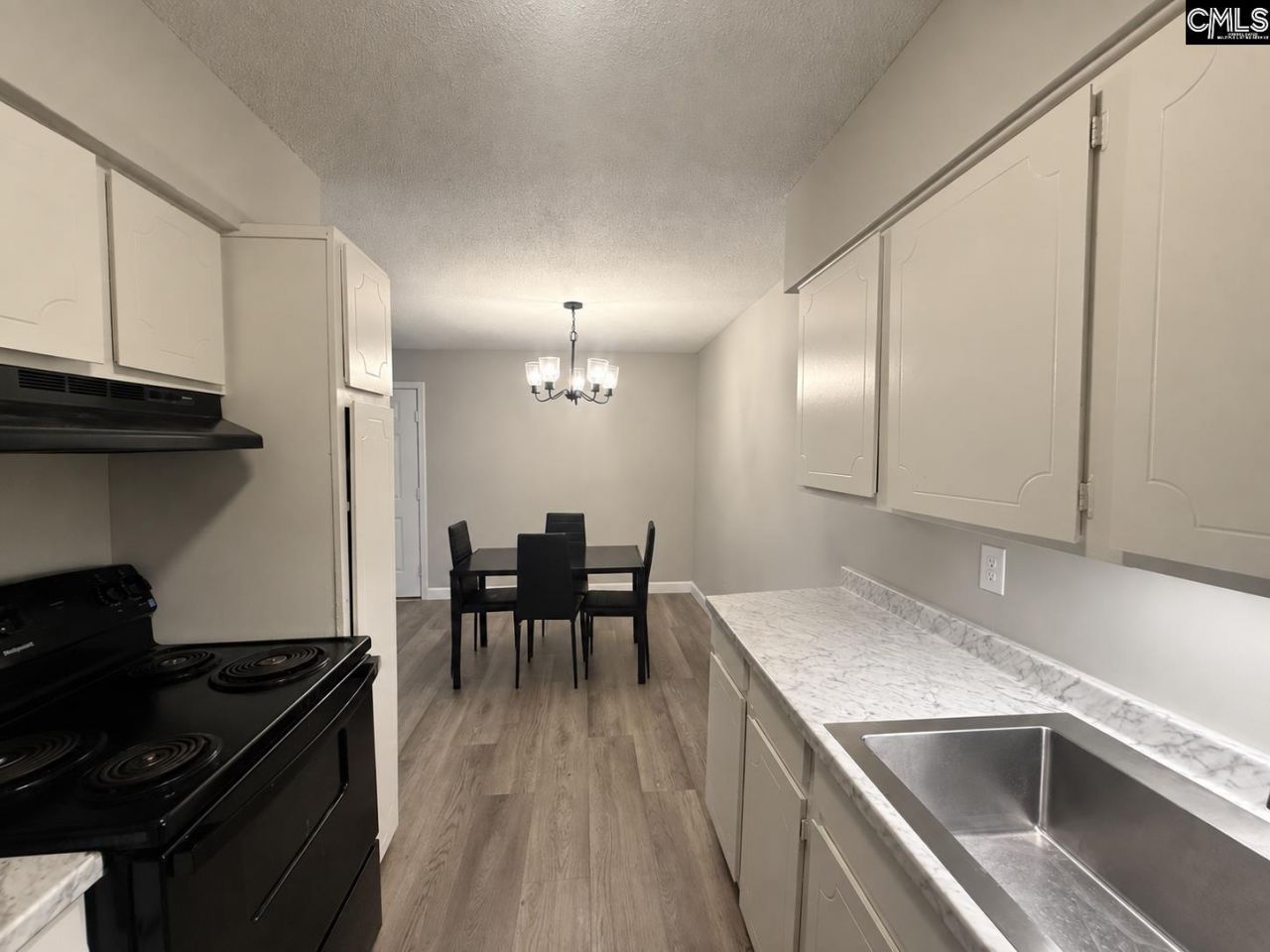 307 Menlo Drive Photo 9