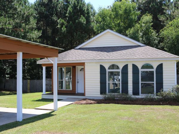170 Hawthorne Dr., Hattiesburg, MS 39402
