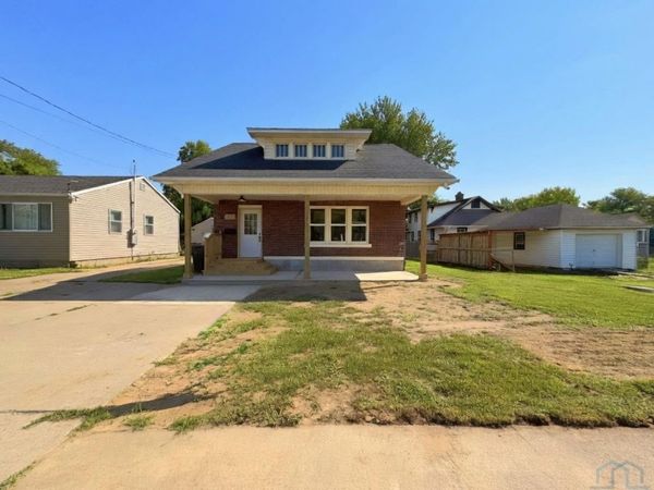2100 ROSS ST, Sioux City, IA 51103