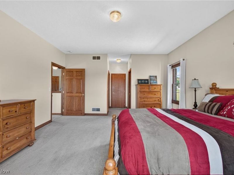 10890 Wolf Avenue NE, Hartville, OH 44632 Photo 13