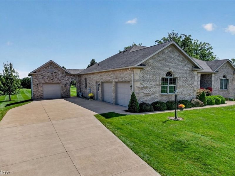 10890 Wolf Avenue NE, Hartville, OH 44632 Photo 2