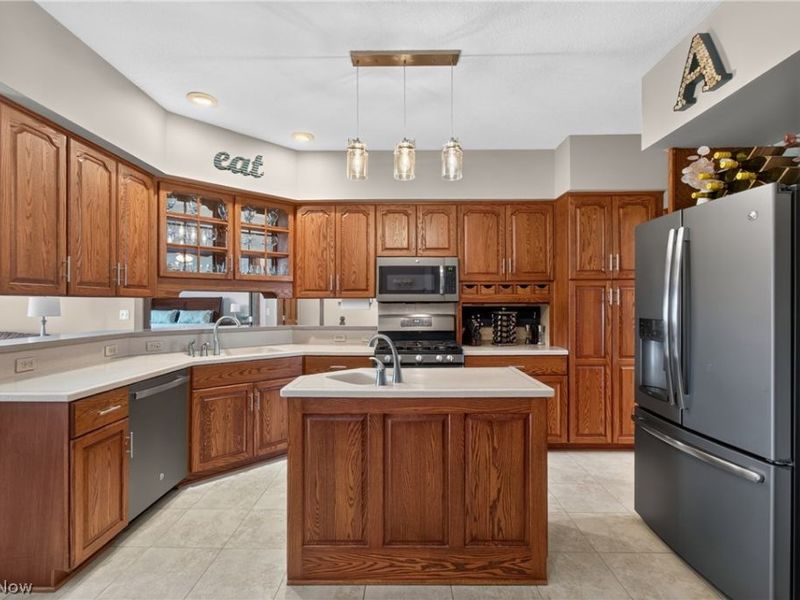 10890 Wolf Avenue NE, Hartville, OH 44632 Photo 9