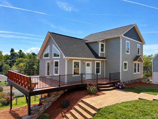 2400 COLE AVE, STAUNTON, VA 24401