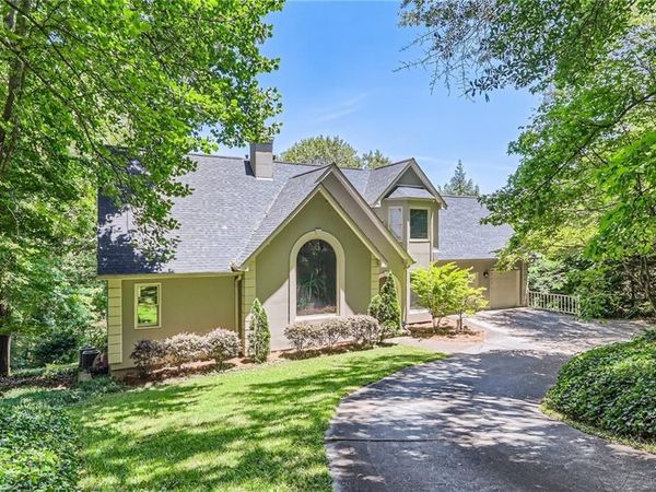 1872 Lake Lucerne Drive SW, Lilburn, GA 30047
