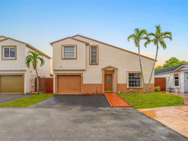 6746 NW 199th St, Hialeah, FL 33015