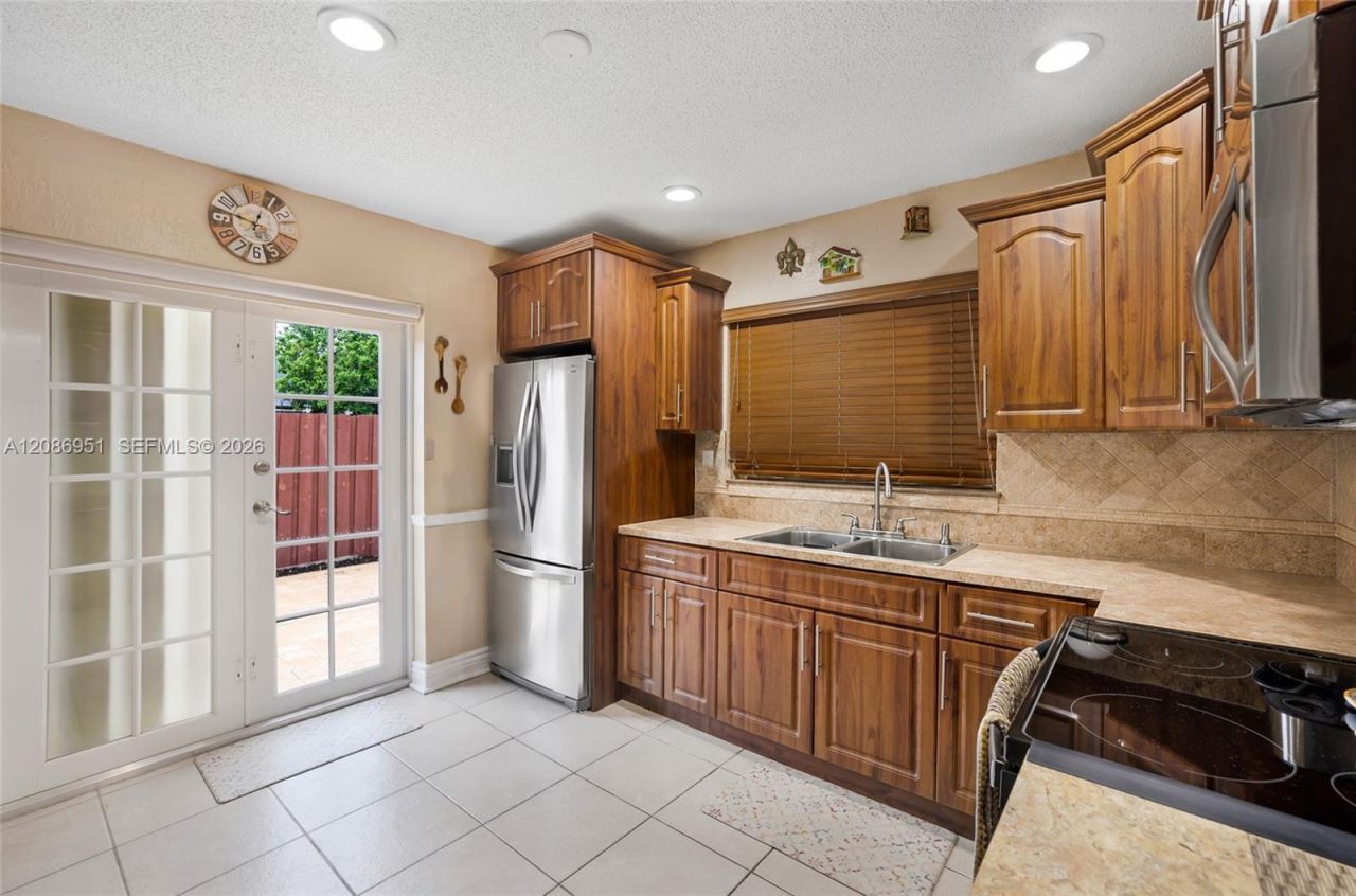 6746 NW 199th St, Hialeah, FL 33015 Photo