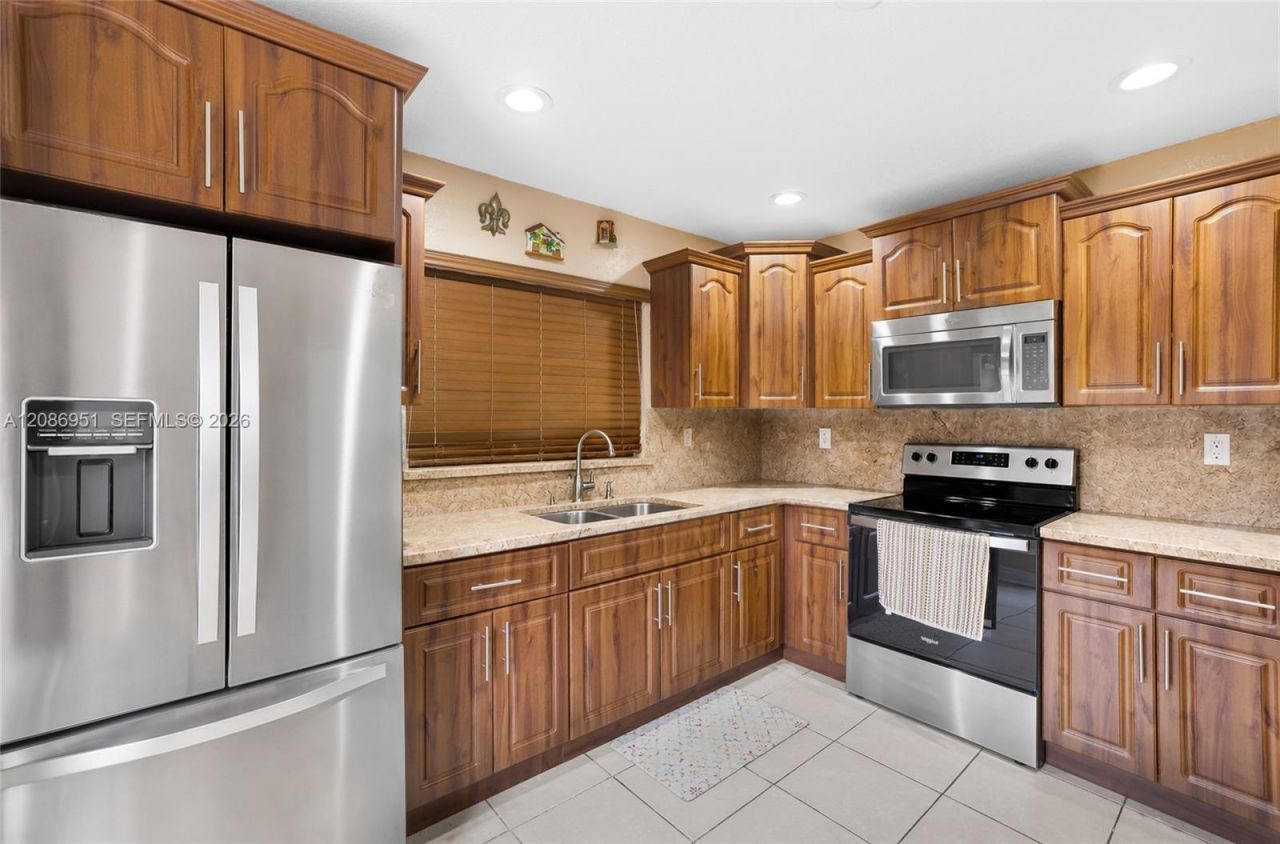 6746 NW 199th St, Hialeah, FL 33015 Photo