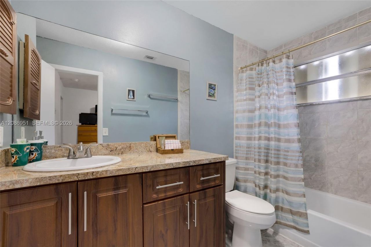 6746 NW 199th St, Hialeah, FL 33015 Photo