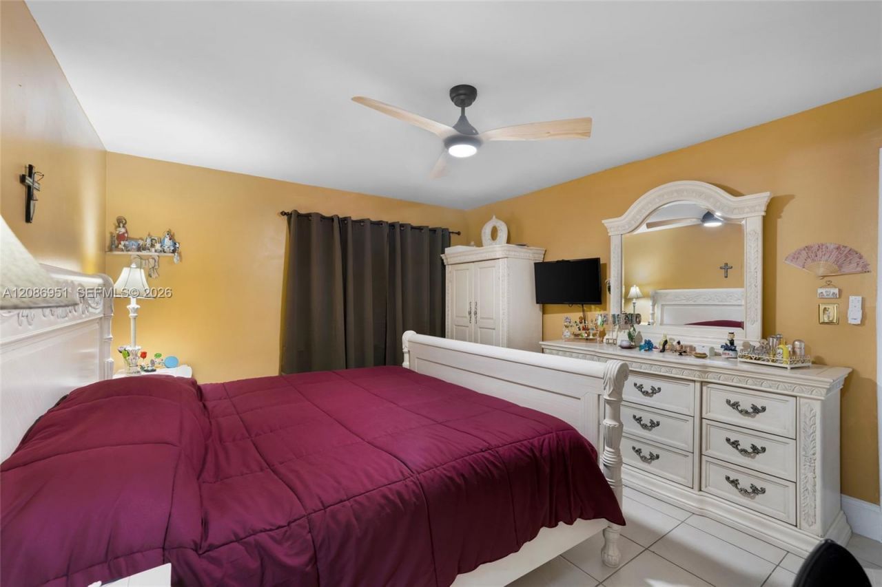 6746 NW 199th St, Hialeah, FL 33015 Photo