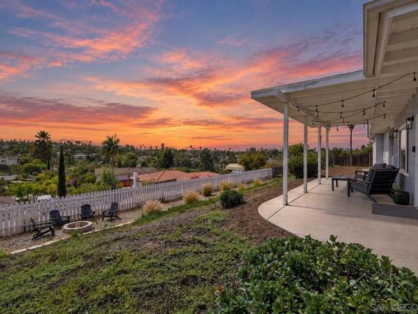 129 Avalon Dr, Vista, CA 92084