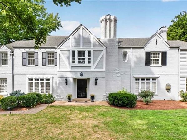 6 Berkshire Drive, St Louis, MO 63117