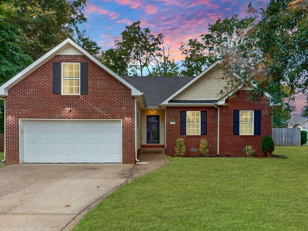 1539 Barrywood Cir W, Clarksville, TN 37042