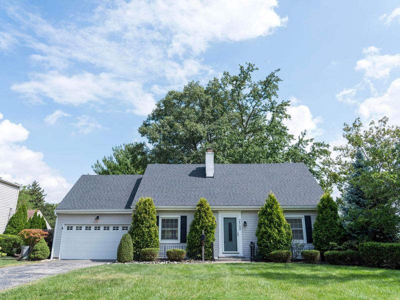 2568 Westmont Boulevard, Upper Arlington, OH 43221 Photo 2