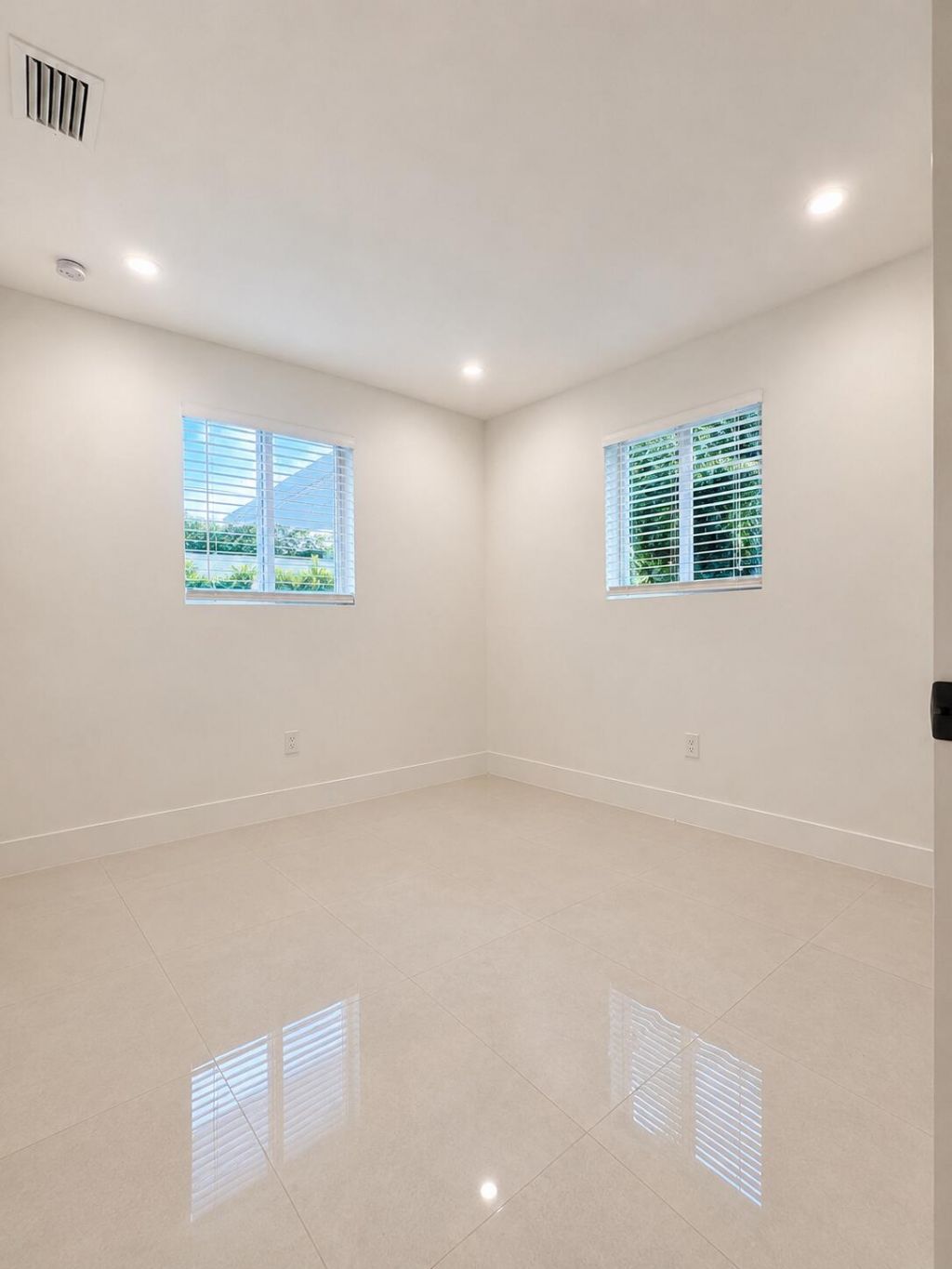 345 Pinehurst Road, Palm Springs, FL 33461 Photo