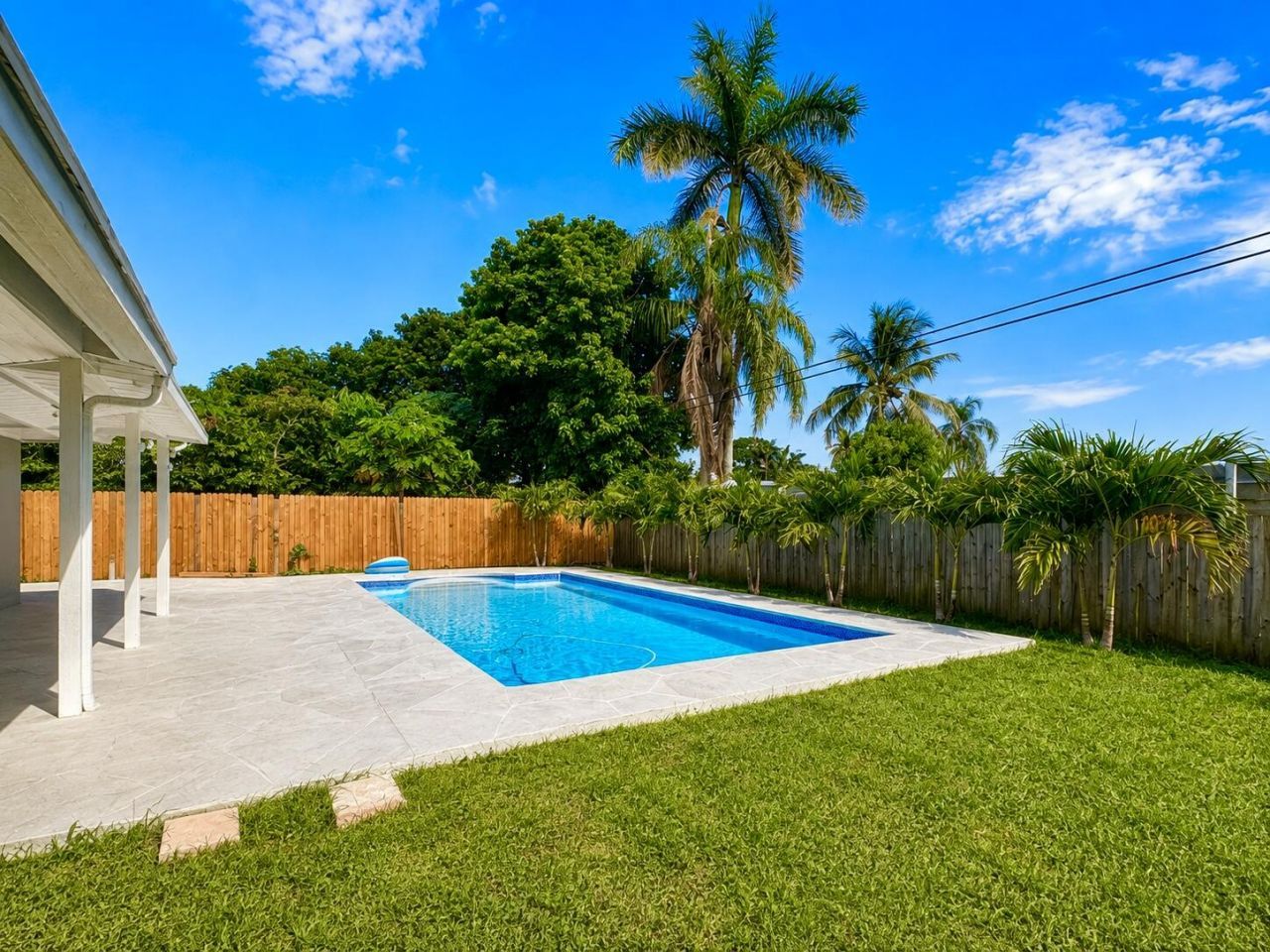 345 Pinehurst Road, Palm Springs, FL 33461 Photo