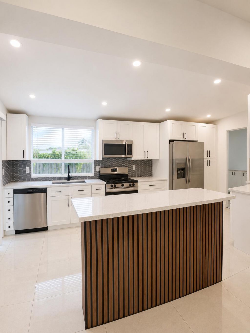 345 Pinehurst Road, Palm Springs, FL 33461 Photo