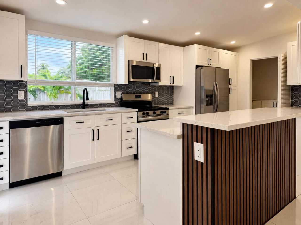 345 Pinehurst Road, Palm Springs, FL 33461 Photo