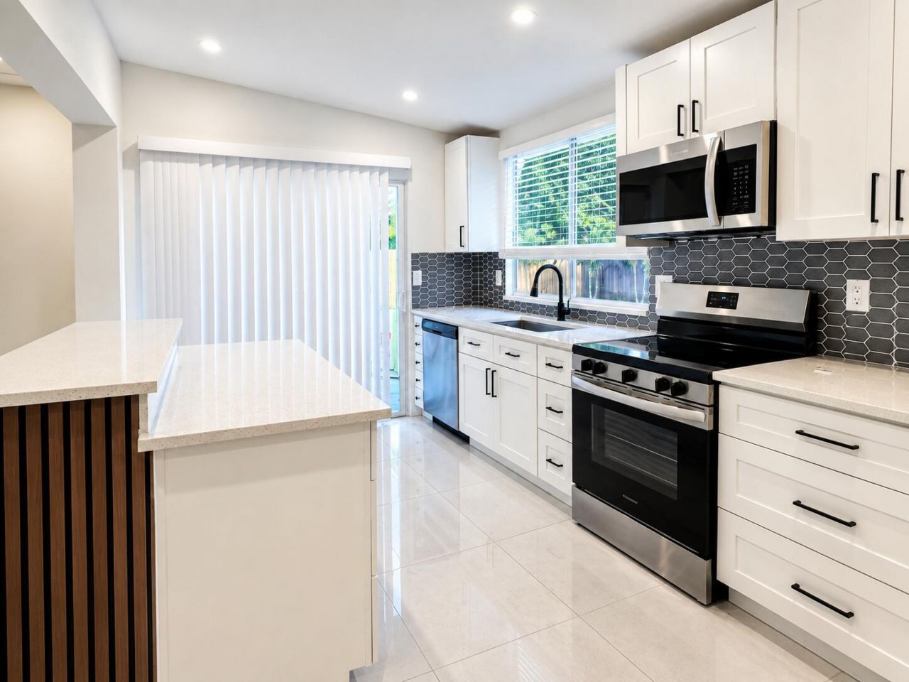 345 Pinehurst Road, Palm Springs, FL 33461 Photo