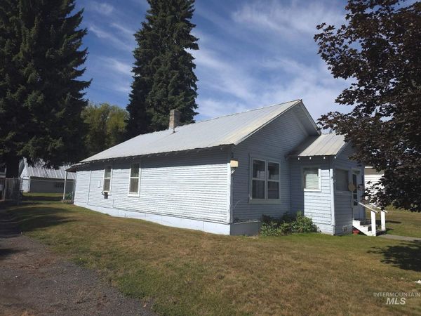 102 N 2nd St, Elk River, ID 83827