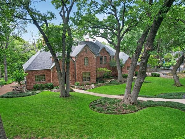 731 Creekwood Drive N, Fairview, TX 75069