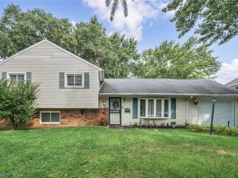 4933 Nan Linn Drive, Richmond Heights, OH 44143 Photo 2