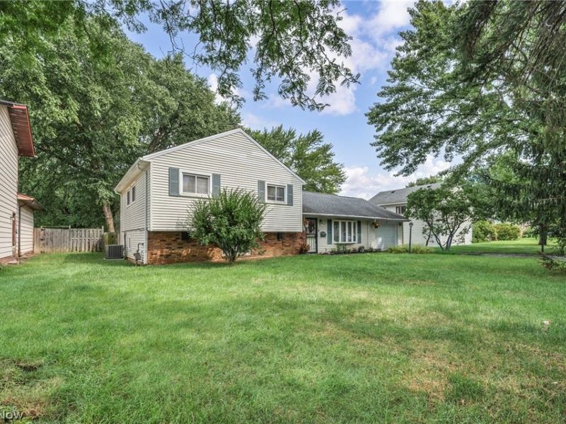 4933 Nan Linn Drive, Richmond Heights, OH 44143 Photo 3