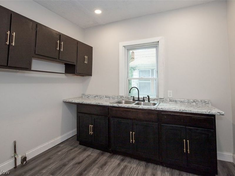 516 E 124th Street, Cleveland, OH 44108 Photo 8