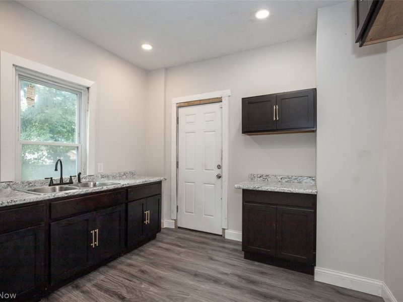 516 E 124th Street, Cleveland, OH 44108 Photo 9