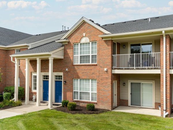 51743 Adler Park Drive W, Unit 65, Chesterfield Township, Mi 48051