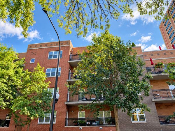 4311 N SHERIDAN Road, Unit 205, Chicago, IL 60613