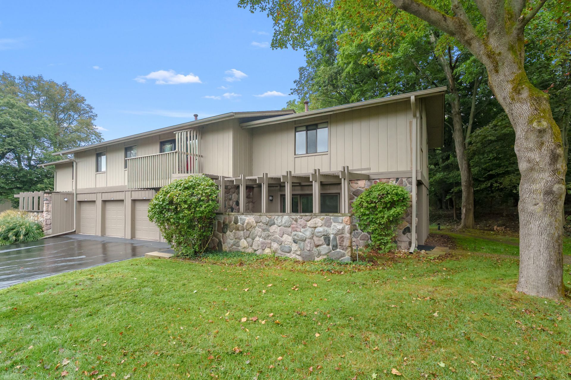 3844 Greenleaf Circle, Kalamazoo, MI 49008 Main Photo