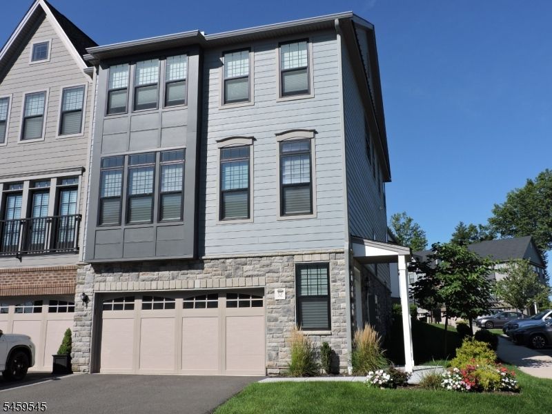 32 Melody Ln, Upper Saddle River, NJ 07458 Main Photo