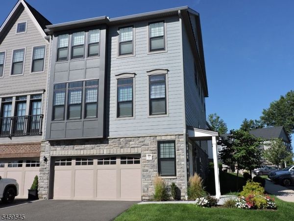 32 Melody Ln, Upper Saddle River, NJ 07458