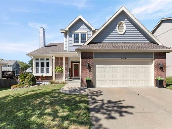 5204 N PENNSYLVANIA Street, Gladstone, MO 64118
