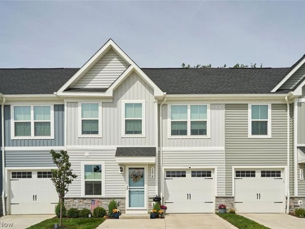 1278 Divot Circle, Akron, OH 44313