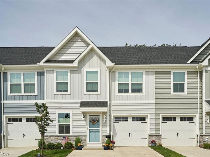 1278 Divot Circle, Akron, OH 44313 Photo 1