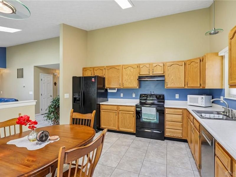 4399 Coach Light Trail, Dayton, OH 45424 Photo 12
